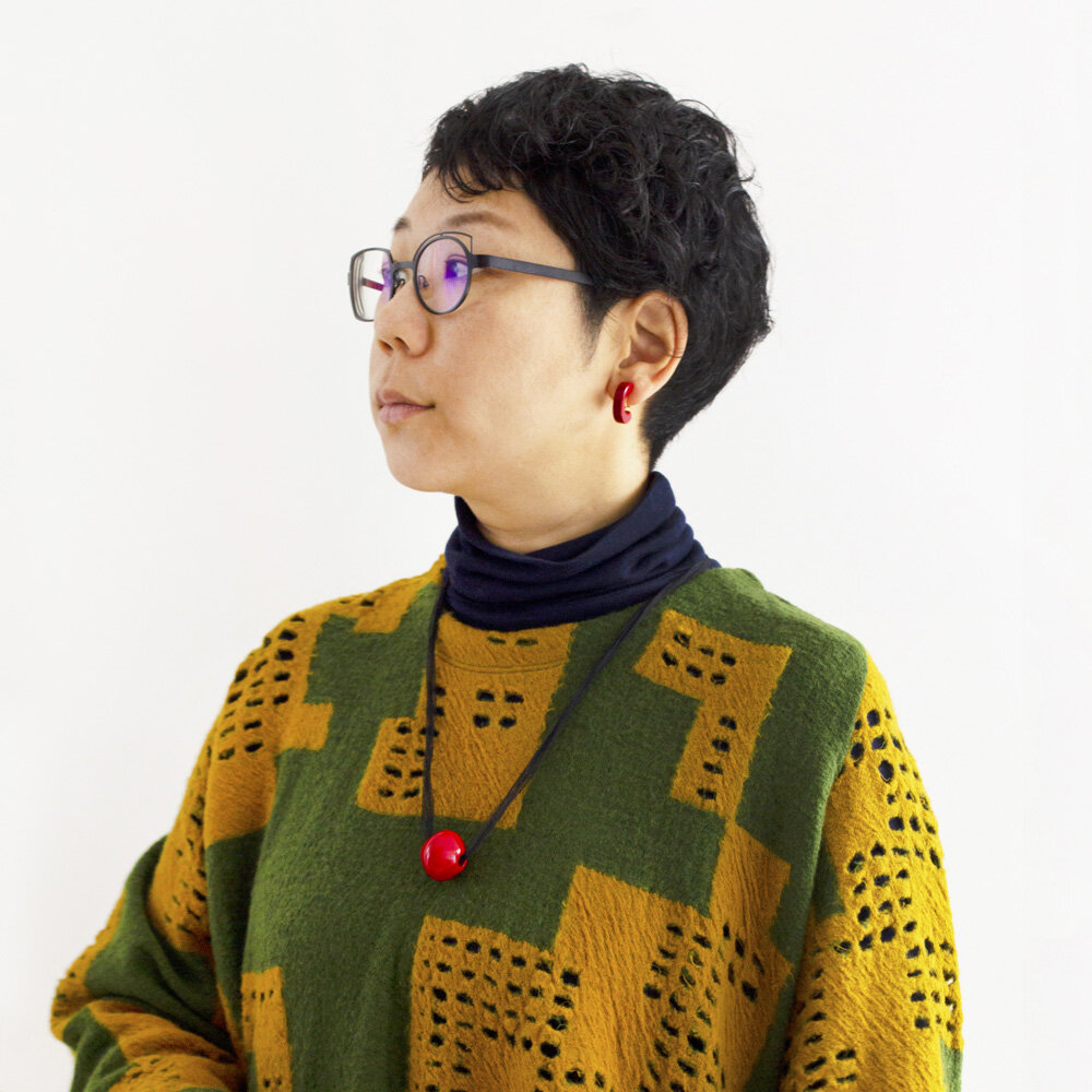 赤い羽根のフープイヤリング フープ型の赤い羽根のイヤリング - Etsy 日本